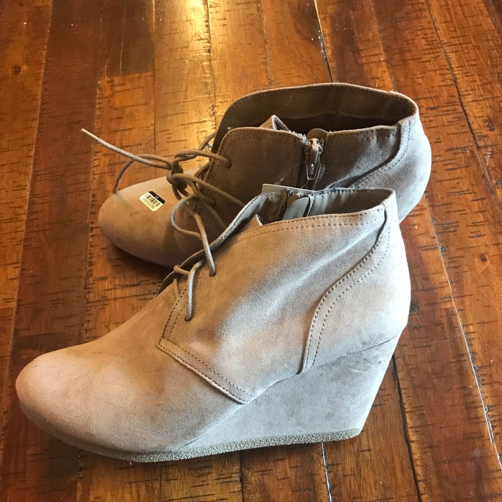 Tan boots high heeled